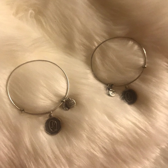 NWOT Alex and Ani Silver Initial Q Bracelet - Picture 4 of 4